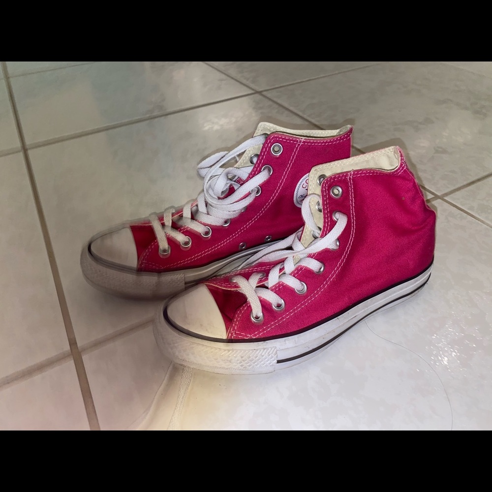 Pink Hightop converse